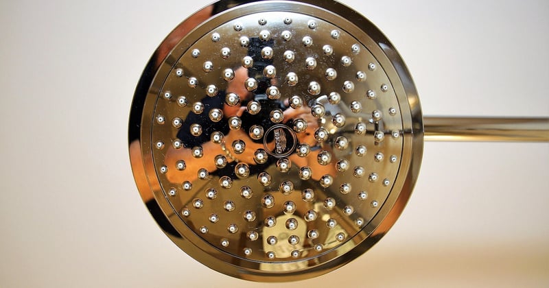 Quelle robinetterie choisir pour un lavabo de salle de bain moderne ?