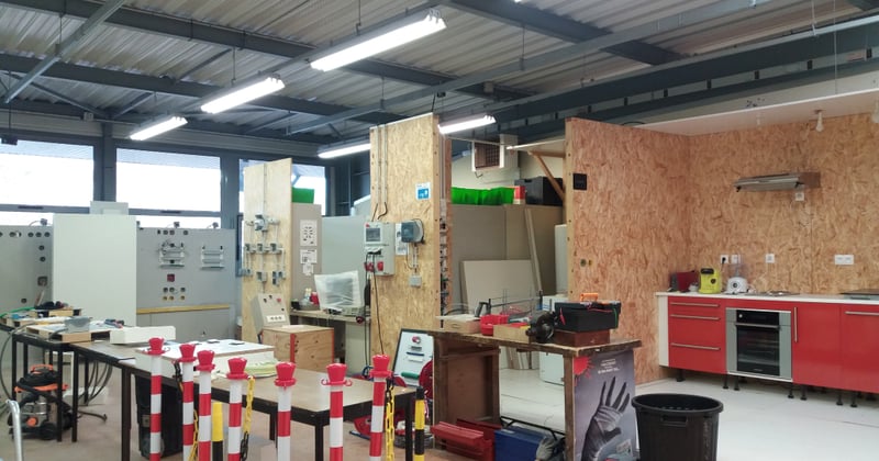 Rénover une entrée de maison : créer un espace pratique et durable